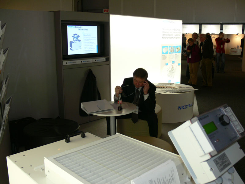 CleanRoomLounge2011_073